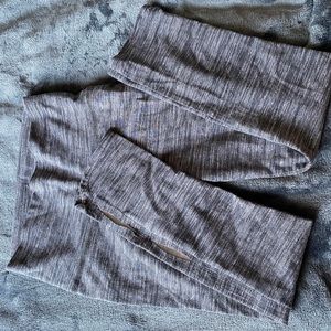 Aerie Capri leggings with keyhole cutout